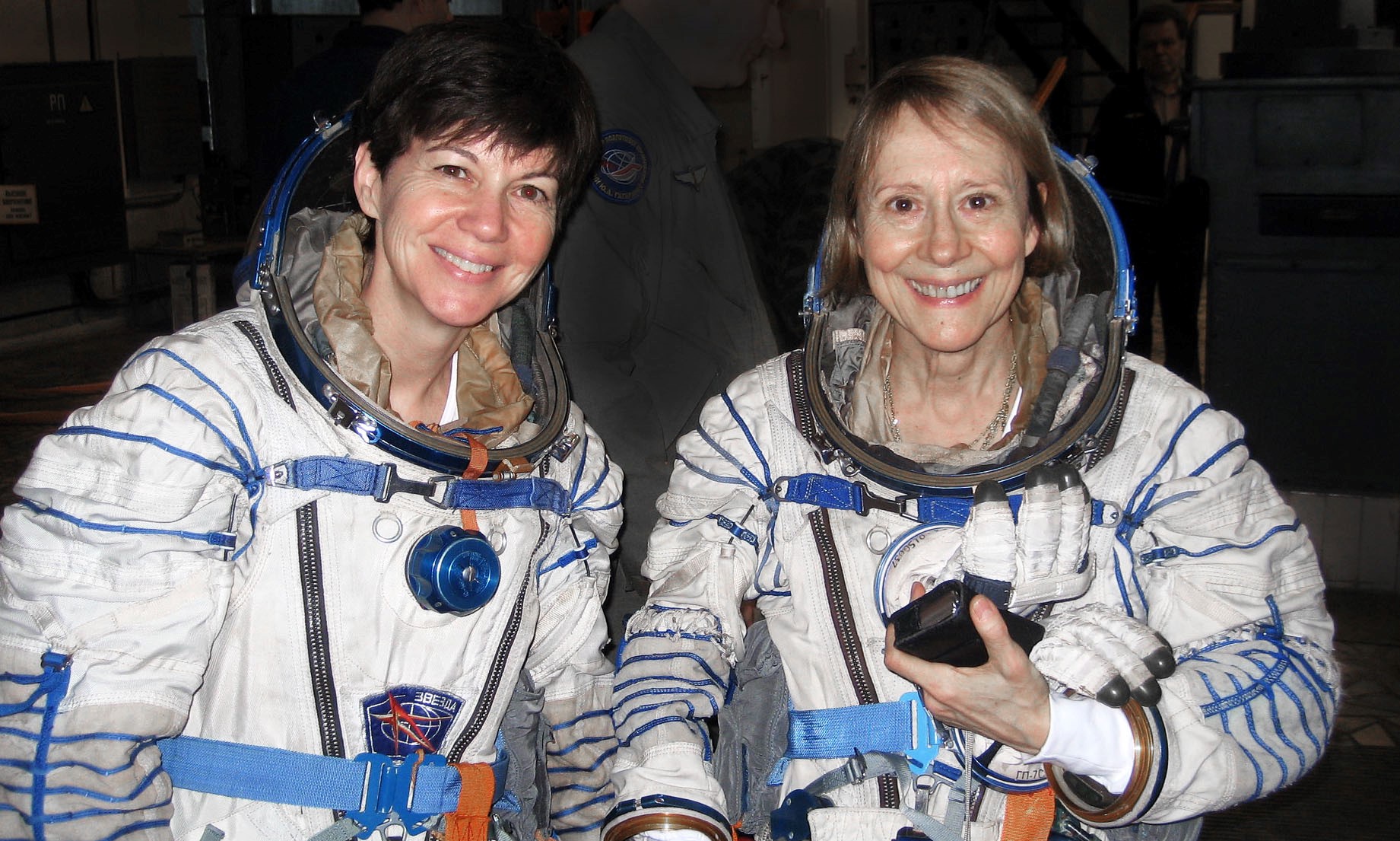 Трейси дайсон астронавт. Трейси дайсон астронавт. Трейси колдуэлл дайсон. Трейси колдвелл-дайсон. Трейси колдвелл-дайсон.