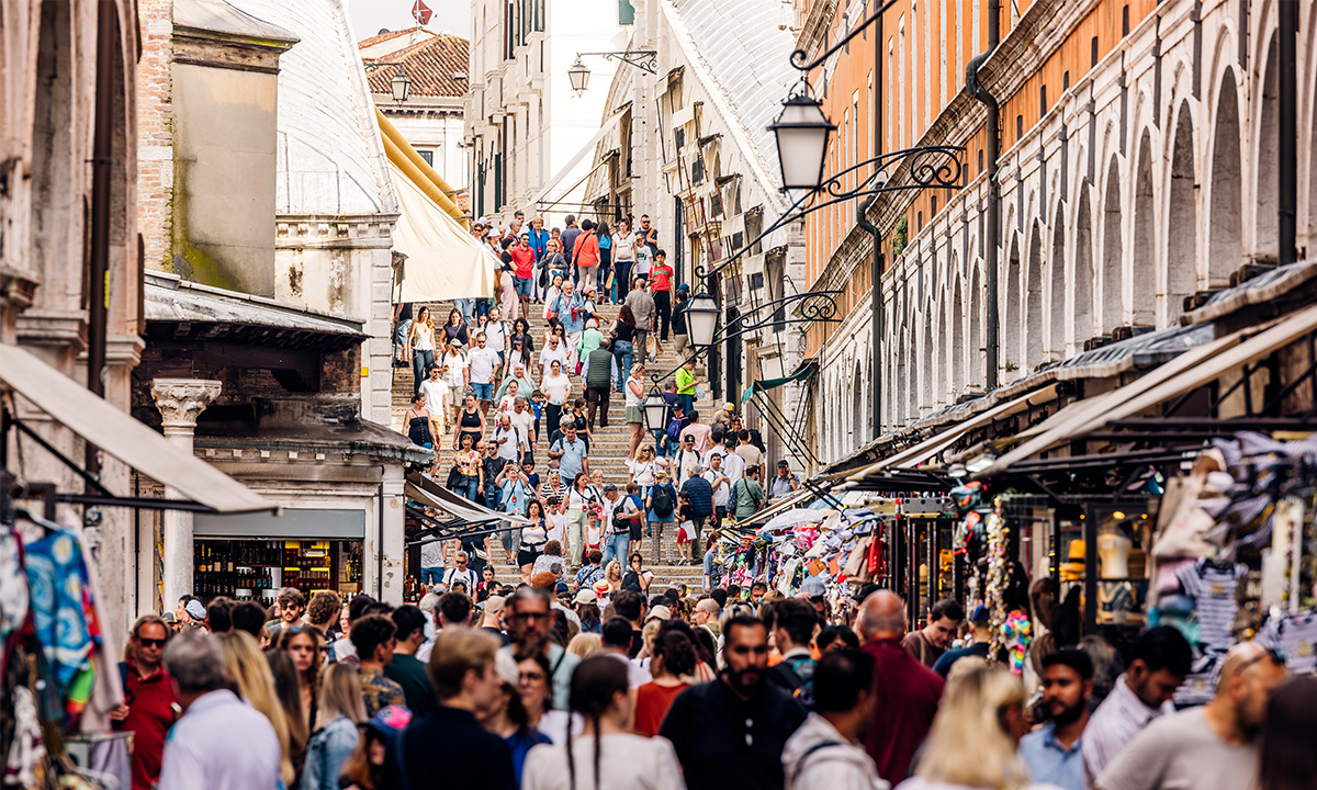 A crowded street scene in Venice leading to the Rialto bridge